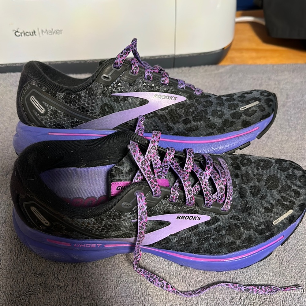 Brooks Black and Purple Women's Sneakers